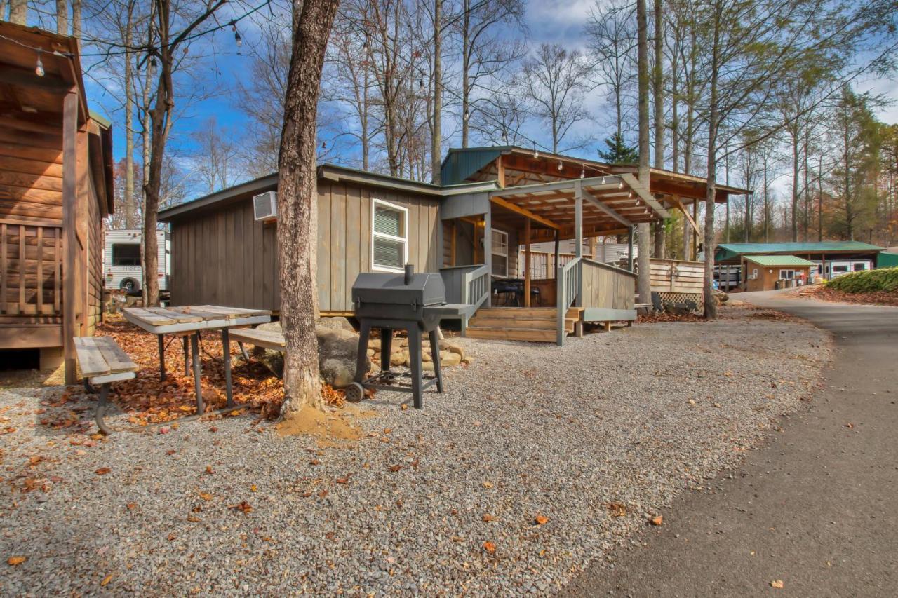 Arrow Creek Camp And Cabins Gatlinburg Exterior photo