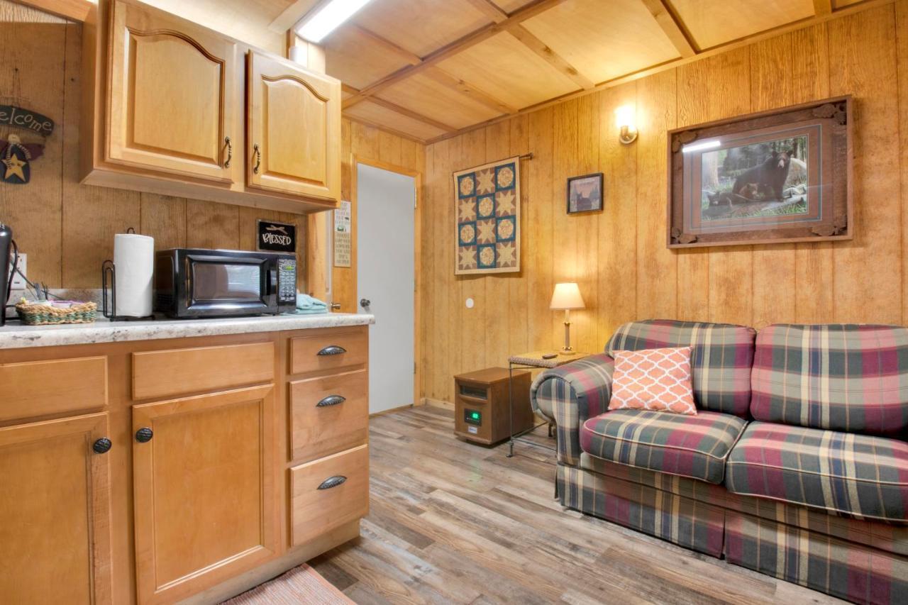 Arrow Creek Camp And Cabins Gatlinburg Exterior photo