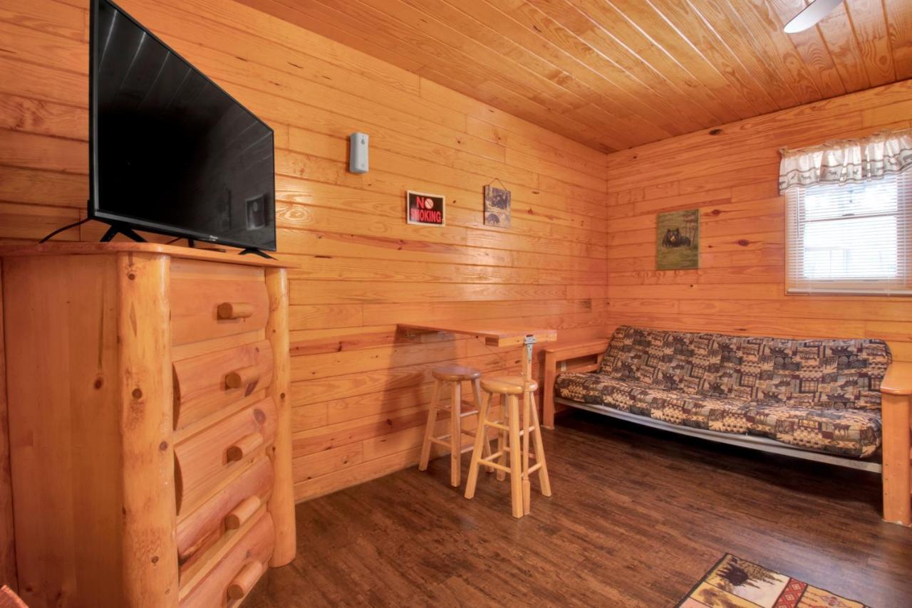 Arrow Creek Camp And Cabins Gatlinburg Exterior photo