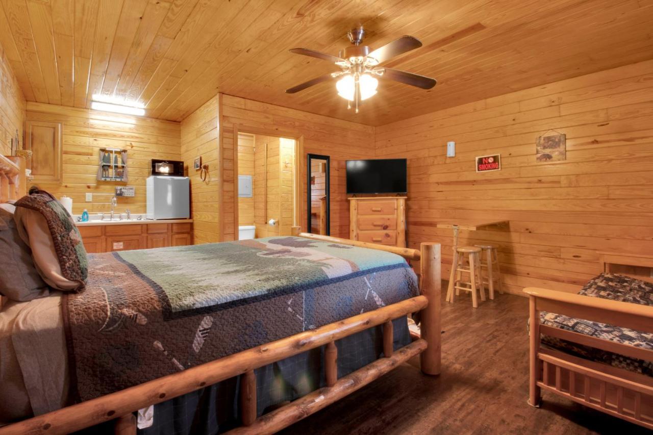 Arrow Creek Camp And Cabins Gatlinburg Exterior photo